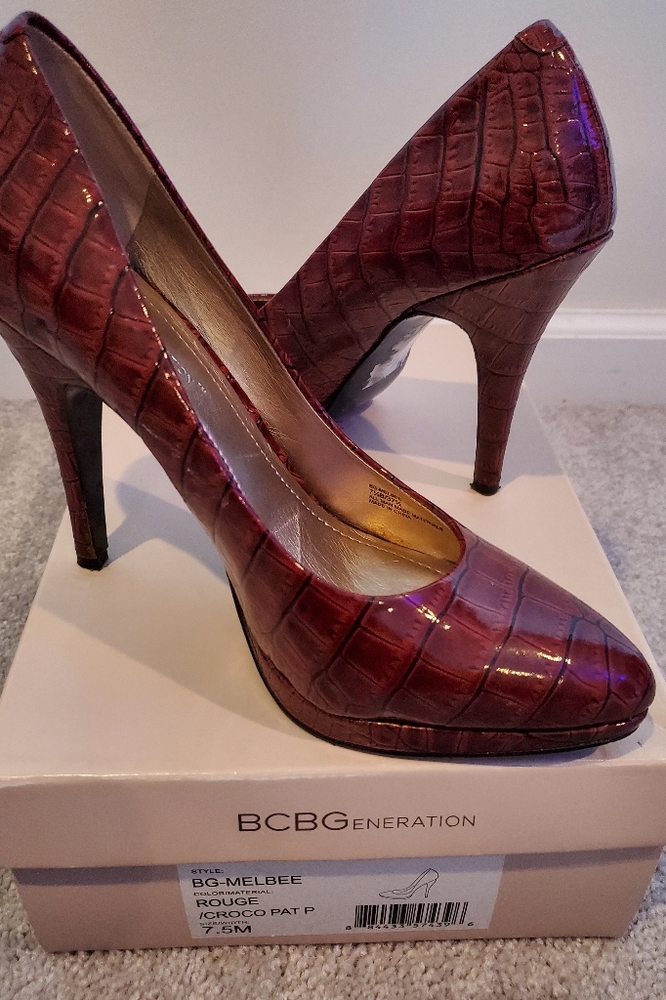 BCBG PUMPS